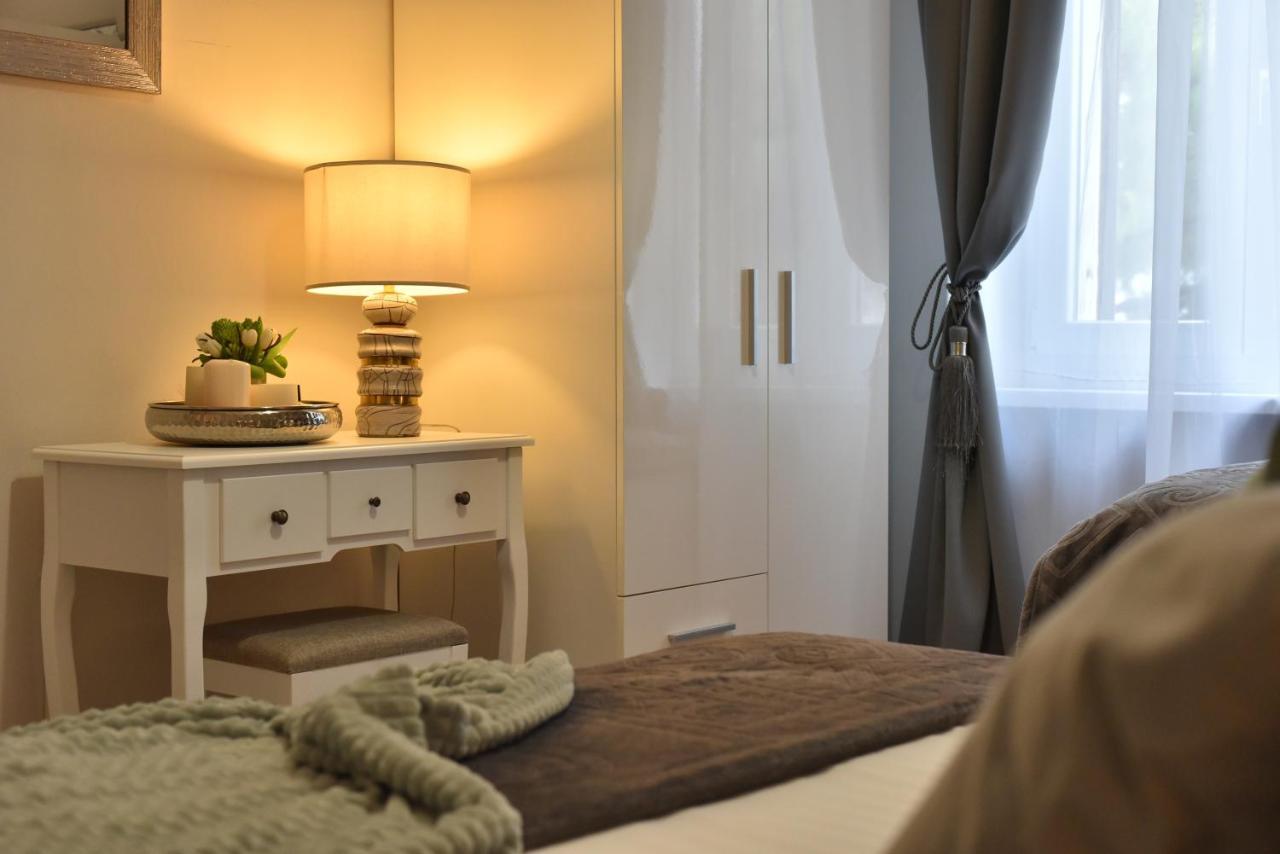 Zadar Center Beach Apartment - Directly On The Sea Buitenkant foto