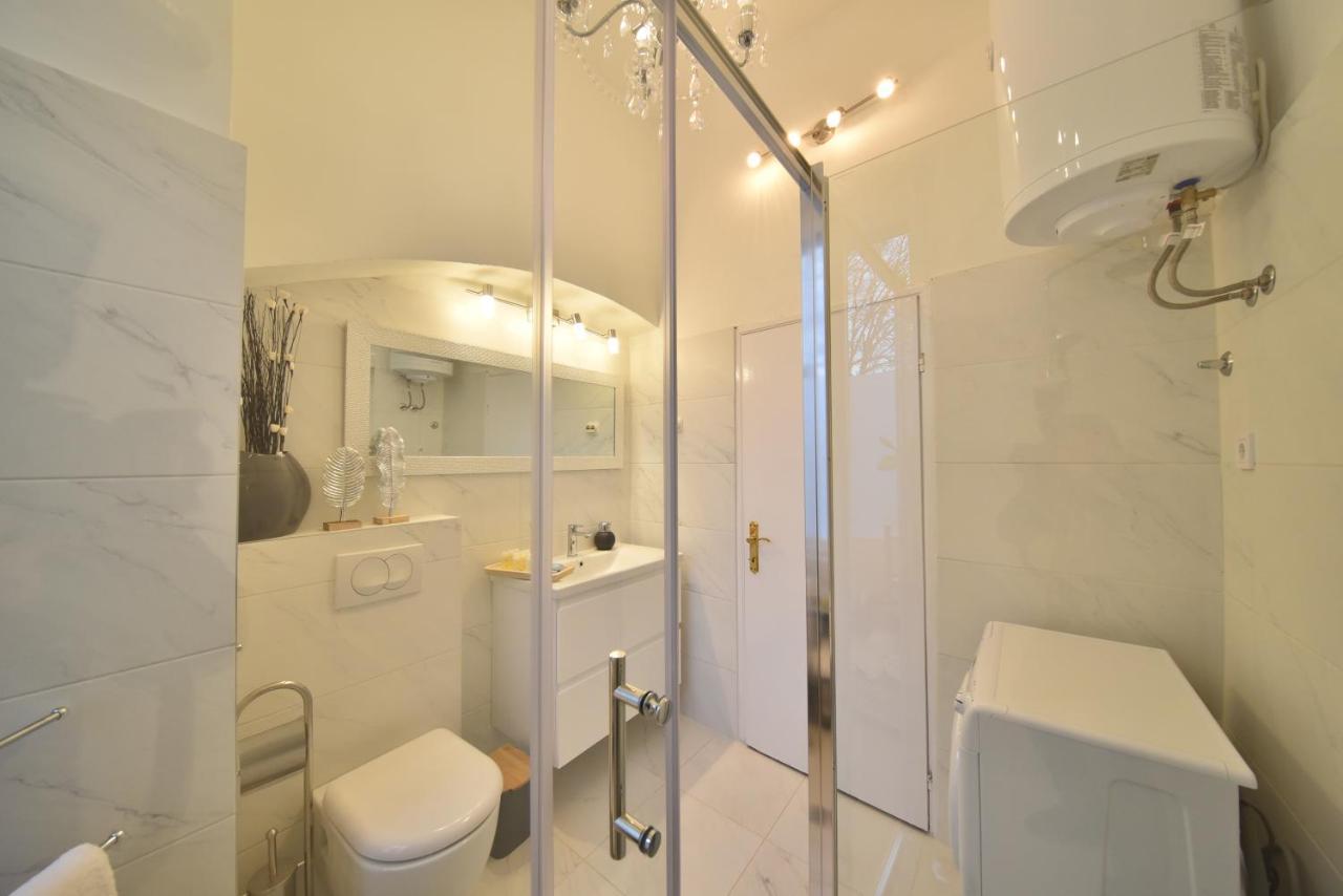 Zadar Center Beach Apartment - Directly On The Sea Buitenkant foto