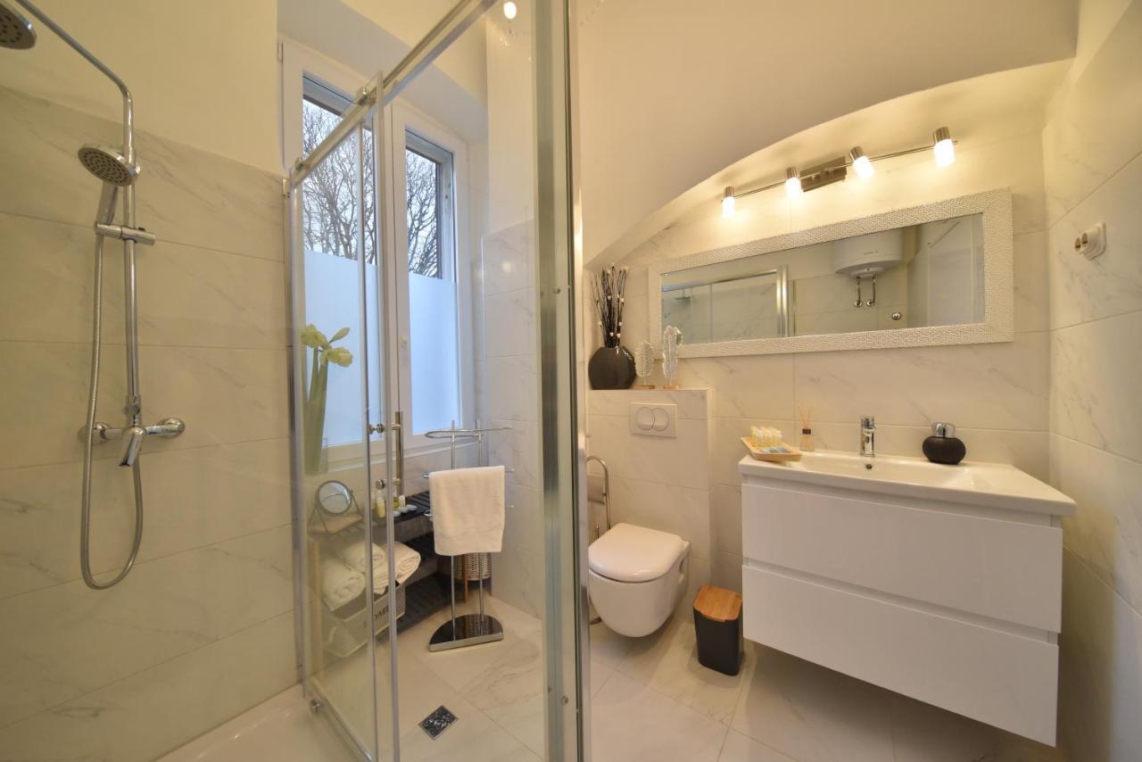 Zadar Center Beach Apartment - Directly On The Sea Buitenkant foto