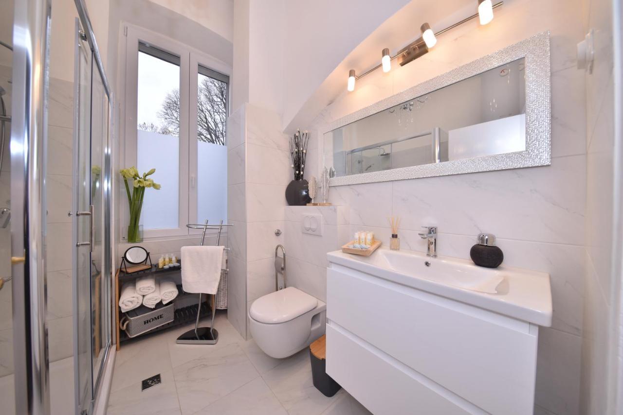 Zadar Center Beach Apartment - Directly On The Sea Buitenkant foto