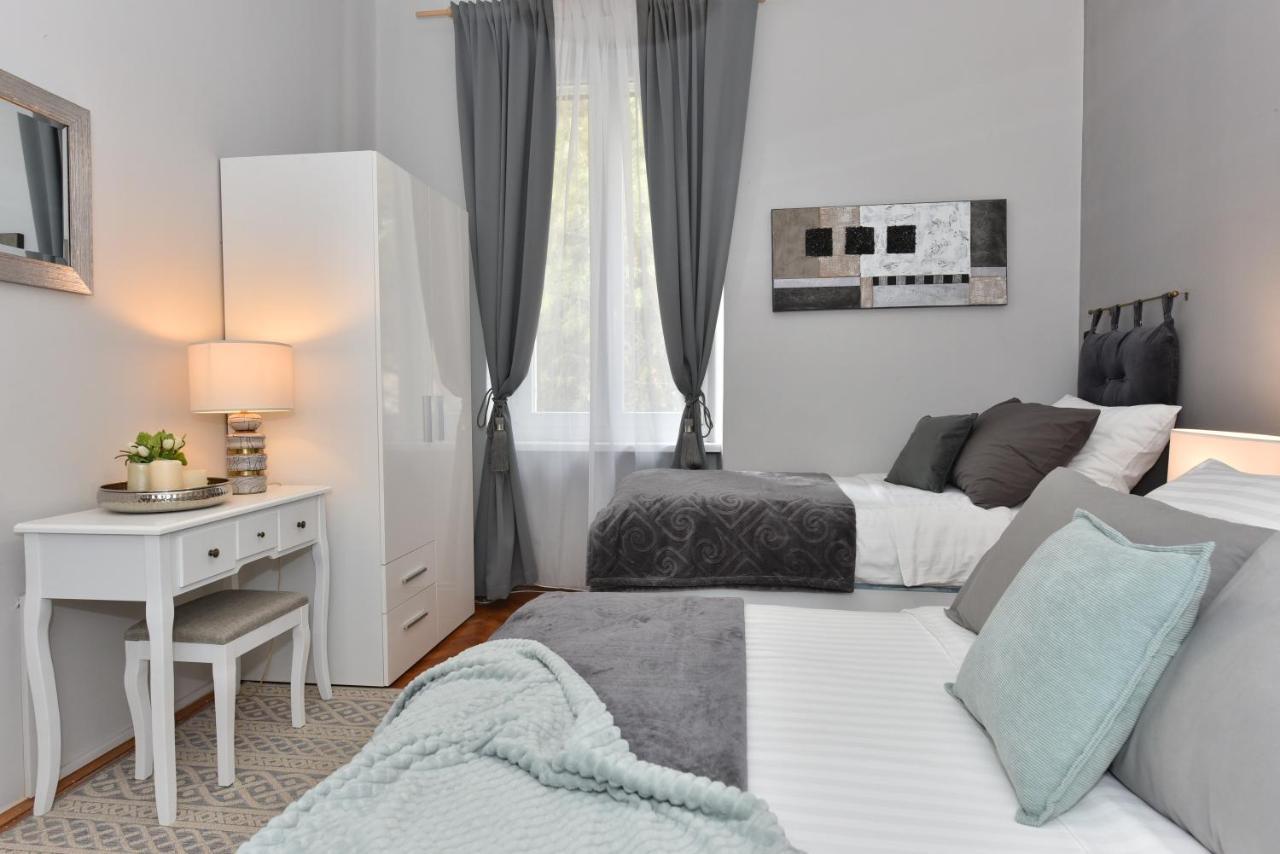 Zadar Center Beach Apartment - Directly On The Sea Buitenkant foto