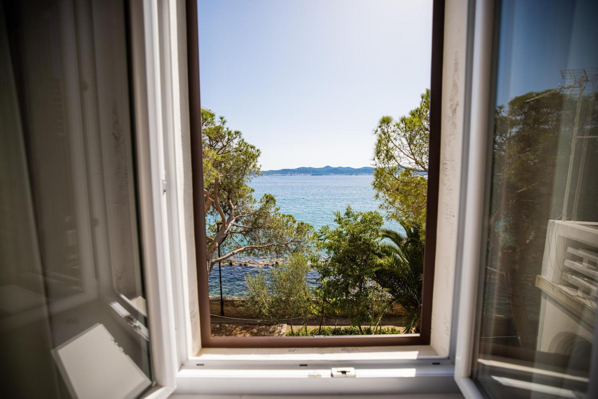 Zadar Center Beach Apartment - Directly On The Sea Buitenkant foto