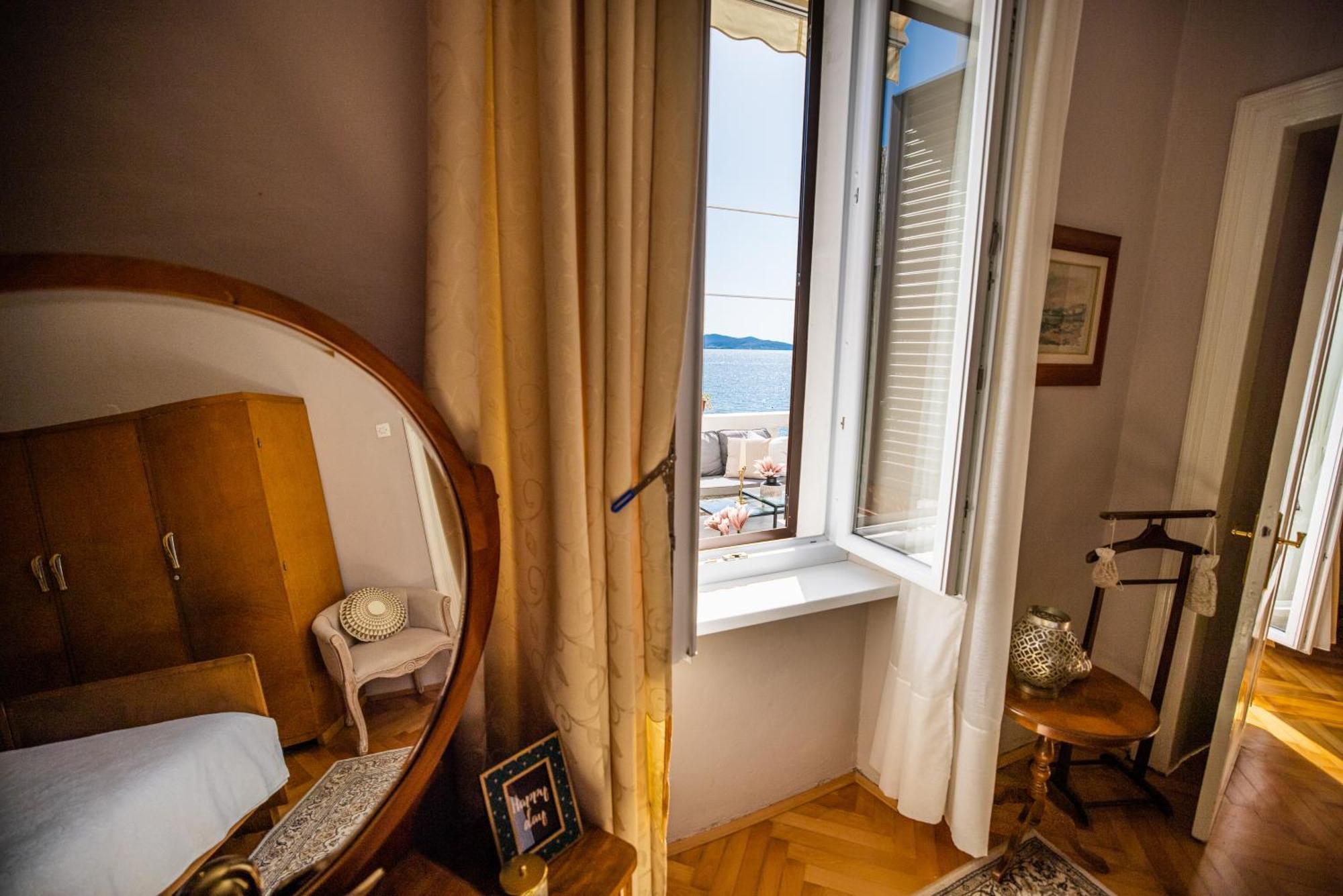 Zadar Center Beach Apartment - Directly On The Sea Buitenkant foto